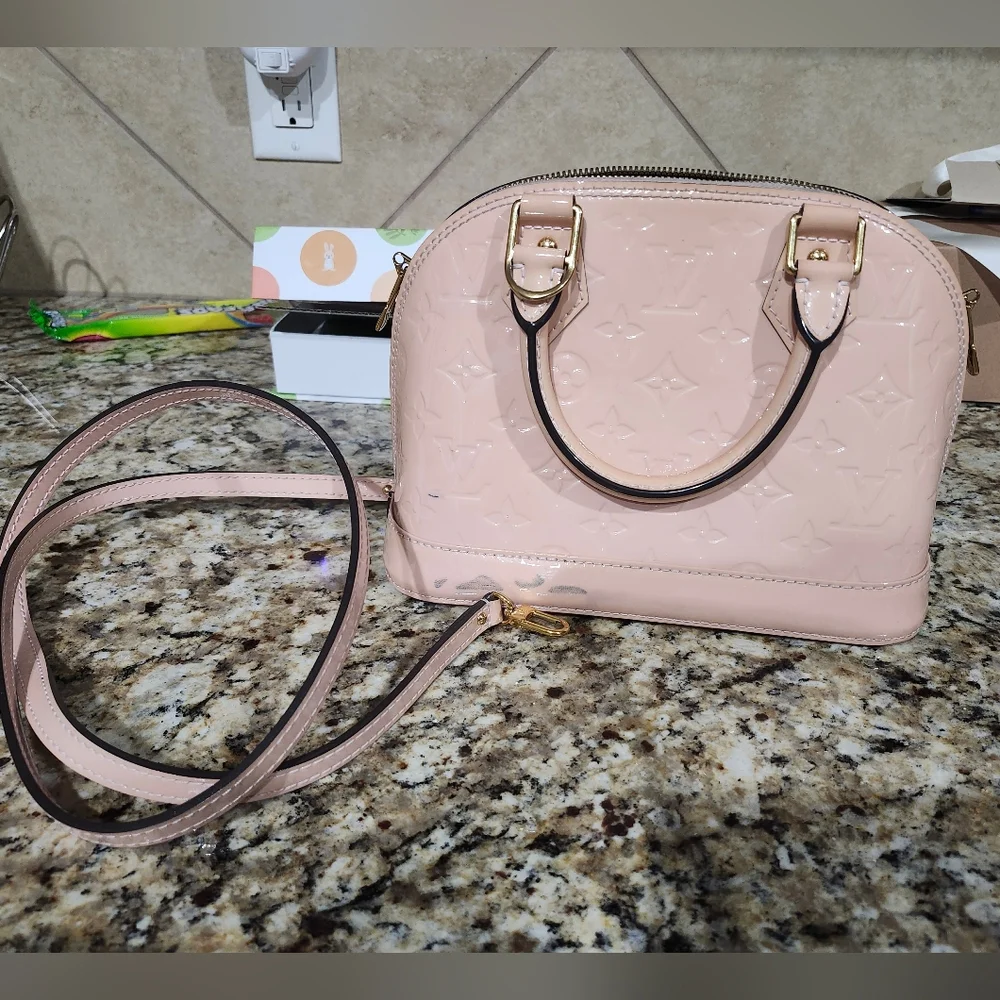 Louis Vuitton Pink Mini Bag with Structured Design and Metal Hardware - Picture 4 of 15